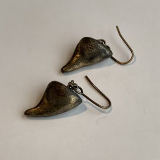 非公開: rose thorn earrings (antique gold)