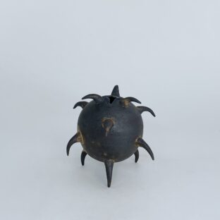 prickly vase 1 (antique gold)